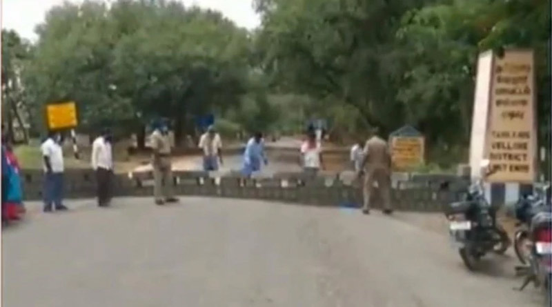 Tamil Nadu builds wall at Andhra border to block vehicular movemant