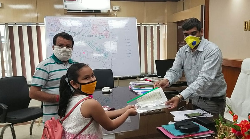 মারণ ভাইরাস মোকাবিলায় শামিল হুগলির খুদে, ত্রাণ তহবিলে দিল জমানো টাকা