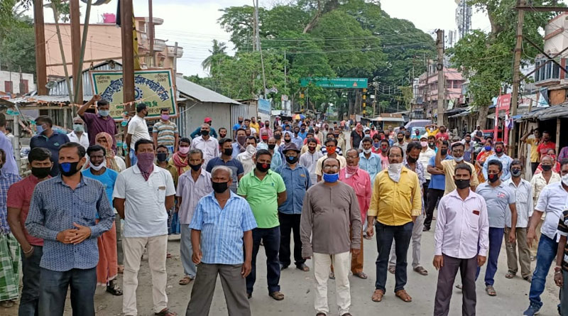 আমদানি-রপ্তারি জারি থাকলে বাড়বে সংক্রমণ, আতঙ্কে সীমান্ত বন্ধের দাবিতে বিক্ষোভ