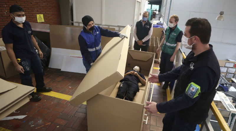 New type of coffins are made to fill the lack of coffins as dead bodies piled in Columbia