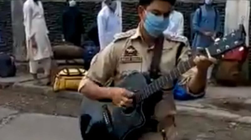 SDPO of East Jammu sings popular songs with playing guitar