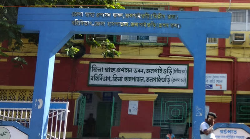 প্রকাশ্যে কর্তব্যরত কর্মীকে চড়, কাঠগড়ায় জলপাইগুড়ির স্বাস্থ্যকর্তা