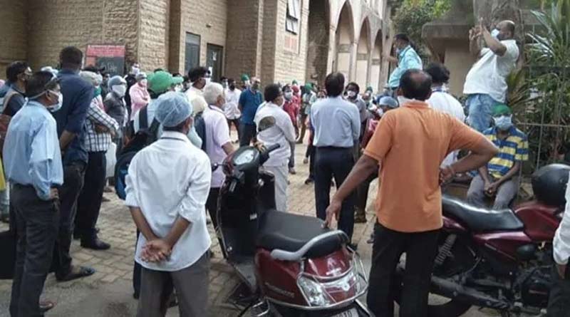 শিকেয় কাজ, এক স্বাস্থ্যকর্মীর মৃত্যুতে বিক্ষোভ মুম্বইয়ের কেইএম হাসপাতালে