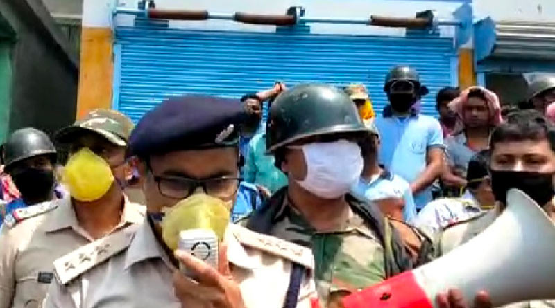 কম রেশন দেওয়ার অভিযোগে ধুন্ধুমার মুর্শিদাবাদে, ডিলারের বাড়ির সামনে আগুন জ্বালিয়ে বিক্ষোভ
