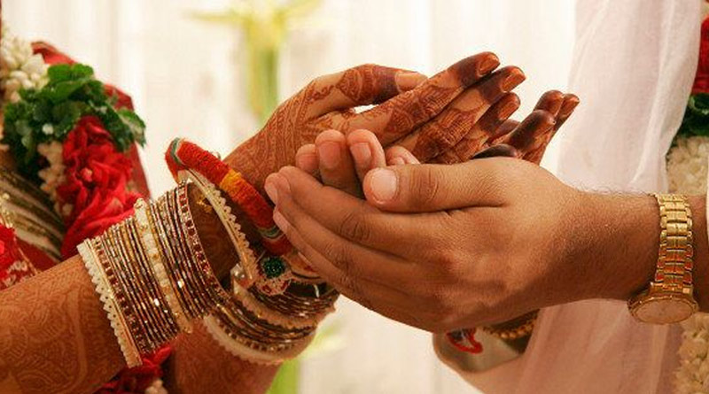 বিয়ে করতে ১০০ কিমি পথ পাড়ি সাইকেলে, বউ নিয়ে ঘরে ফিরলেন যুবক