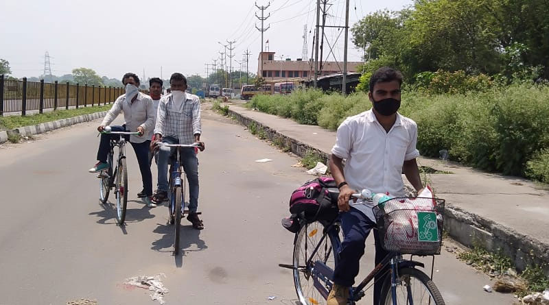 ঘরে ফেরার উপায় সবুজ সাথী, চড়া দামে পড়ুয়াদের সাইকেল কিনছেন পরিযায়ী শ্রমিকরা