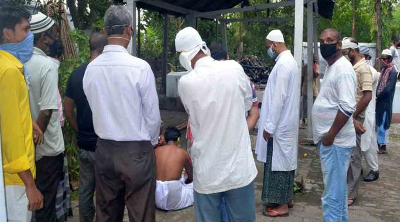 সংক্রমণের ভয়ে ফাঁকা শ্মশান, সফিকুল-ইউনূসদের কাঁধে চেপেই শেষকৃত্য রবীন্দ্রনাথের