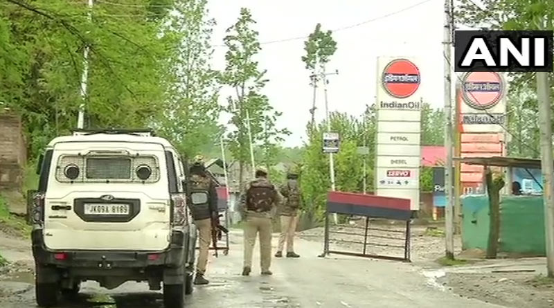 4 Indian Army personnel &one J&K Police jawan lost their lives in Kashmir