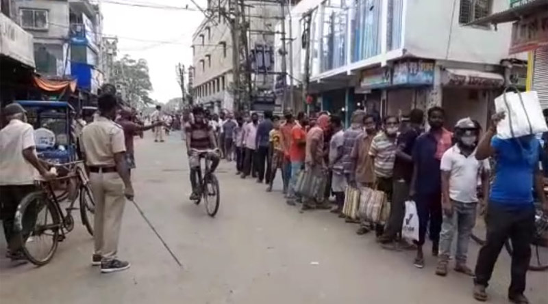 সামাজিক দূরত্বের বালাই নেই, রেড জোনেও মাস্ক ছাড়াই মদের দোকানে উপচে পড়া ভিড়