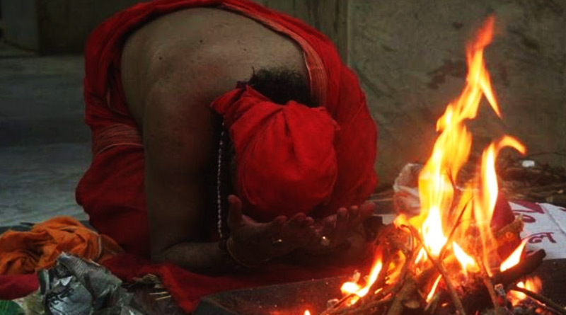 করোনা রুখতে মন্দিরের ভিতর নরবলি! কাটা মুন্ডু দিয়ে পুজো দিলেন পুরোহিত