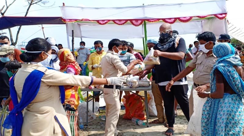 আমফান বিধ্বস্ত সুন্দরবনে টলিউডের কলাকুশলীরা, ঘোড়ামারা দ্বীপে পৌঁছে দিলেন ত্রাণসামগ্রী