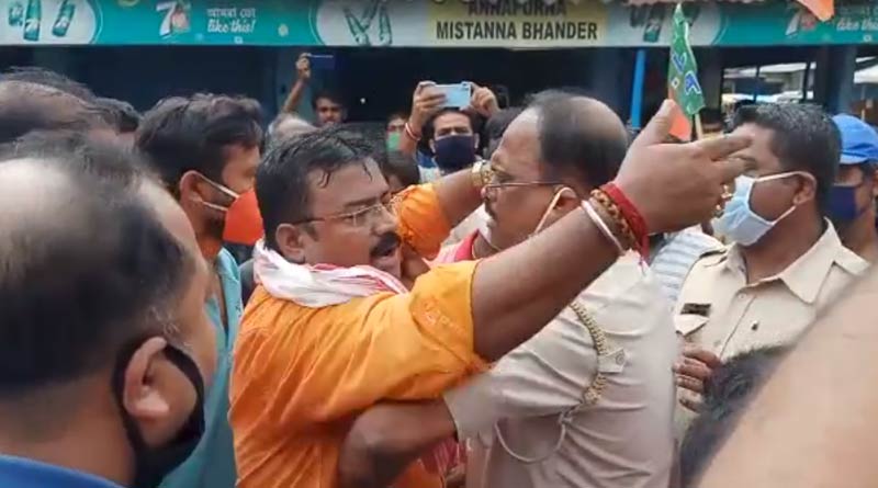 বিজেপির প্রতিবাদ মিছিলে বাধা, পুলিশের সঙ্গে গেরুয়া শিবিরের খণ্ডযুদ্ধে রণক্ষেত্র দত্তপুকুর
