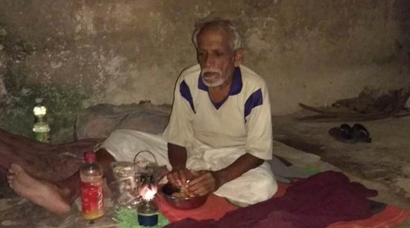 ছেলে তাড়িয়ে দেওয়ায় দিন কাটছিল মহিষাদল রাজবাড়ির দালানে, প্রশাসনের সহায়তায় ঘরে ফিরলেন বৃদ্ধ