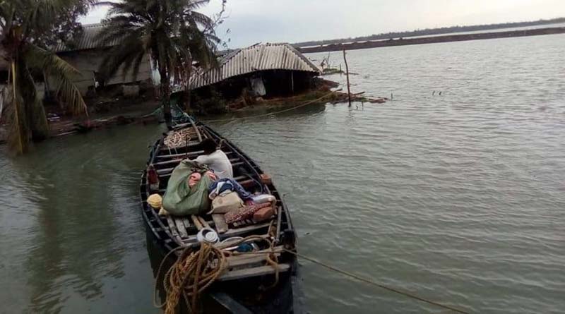 Man living in boat with family 2 weeks after Amphan Super Cyclone