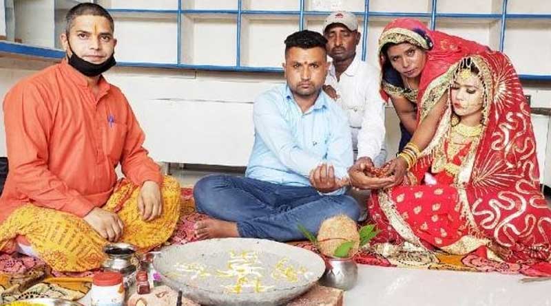 লকডাউনে অন্যত্র আটকে বাবা-মা, হিন্দু মেয়ের কন্যাদান করলেন মুসলিম দম্পতি