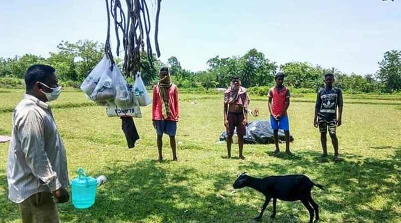 সংক্রমণের আশঙ্কায় গ্রামে মেলেনি জায়গা, বটগাছের নিচে বাস রাজ্যের ৭ পরিযায়ী শ্রমিকের