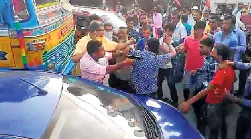 Left MLA Tanmoy Bhattacharya's security guard schuffle with locals