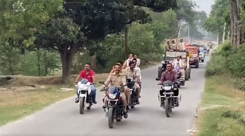 লকডাউনের বিধি অমান্য করে যোগীরাজ্যে শোভাযাত্রা পুলিশ কর্মীদের, বরখাস্ত এক আধিকারিক