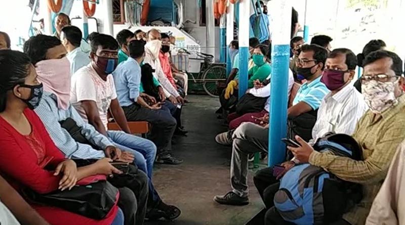 শিকেয় সামাজিক দূরত্ব! লঞ্চ পরিষেবা শুরুর দিনেই গায়ে গা ঘেঁষে অফিসমুখো যাত্রীরা