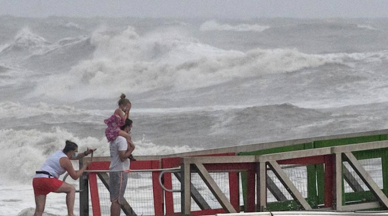 Texas braces as Hurricane Hanna arrives with winds at 145 kmph