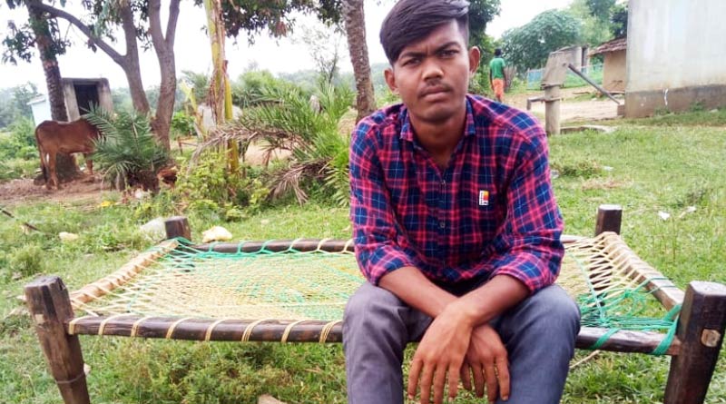 উচ্চমাধ্যমিকে ৮৬ শতাংশ নম্বর, ‘জন্ম অপরাধী’র তকমা ঘোচাতে লড়াই শবর জনজাতির সমীরের