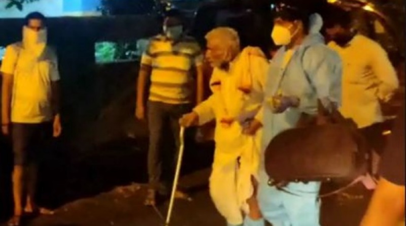 মনের জোরেই করোনা যুদ্ধে জয়, সুস্থ হয়ে বাড়ি ফিরলেন মহারাষ্ট্রের ১০৪ বছরের বৃদ্ধ