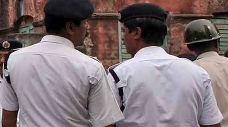 Police constable of Kolkata arrested for theft | Sangbad Pratidin