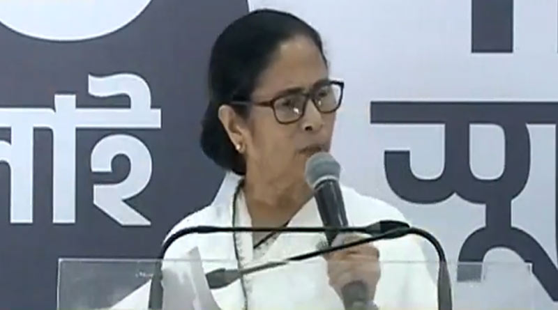 ‘আমরা ক্ষমতায় থাকলে আজীবন ফ্রি রেশন পাবেন’, একুশের সভা থেকে বড় ঘোষণা মমতার