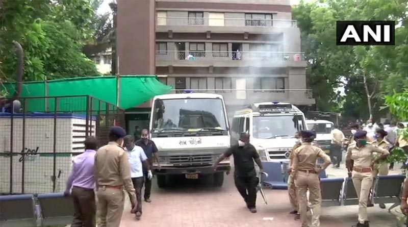 আহমেদাবাদের কোভিড হাসপাতালে বিধ্বংসী আগুন, পুড়ে মৃত্যু অন্তত ৮ রোগীর