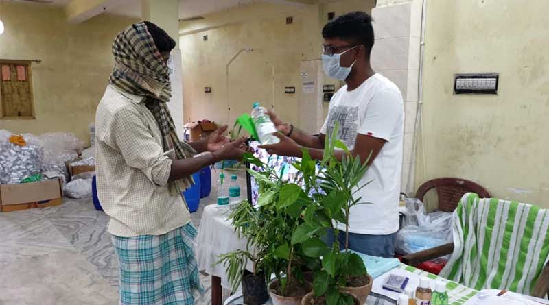 A club started an initiative of giving out masks and sanitisers