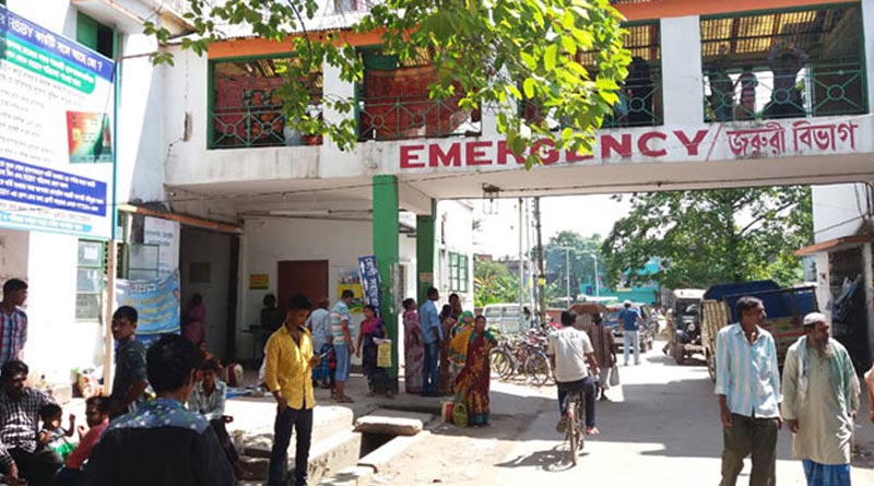 চিকিৎসার ‘গাফিলতি’তে প্রসূতির মৃত্যু, রণক্ষেত্র বারাসত হাসপাতাল চত্বর
