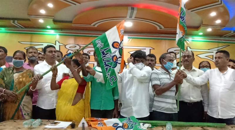 ফের শক্তিবৃদ্ধি শাসকদলের, বসিরহাটের প্রায় দু’হাজার বিজেপি ও সিপিএম কর্মী যোগ দিলেন তৃণমূলে