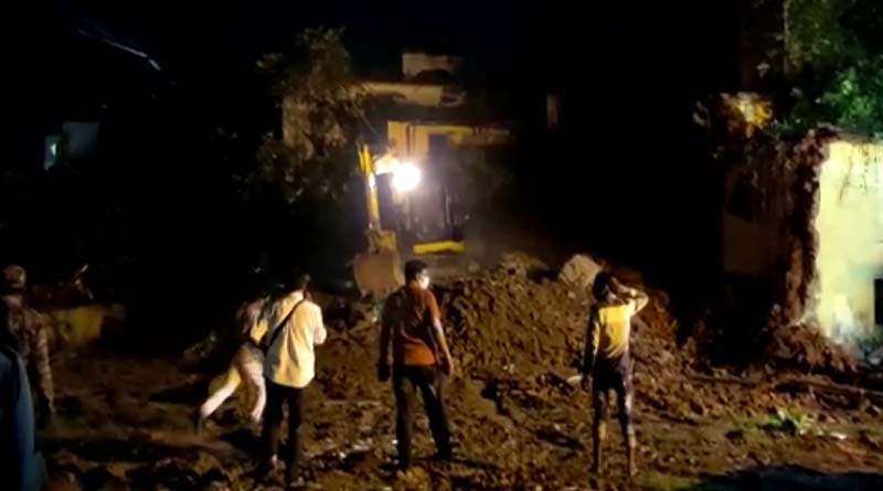 Portion of a Building collapsed in midnapore, 3 injured
