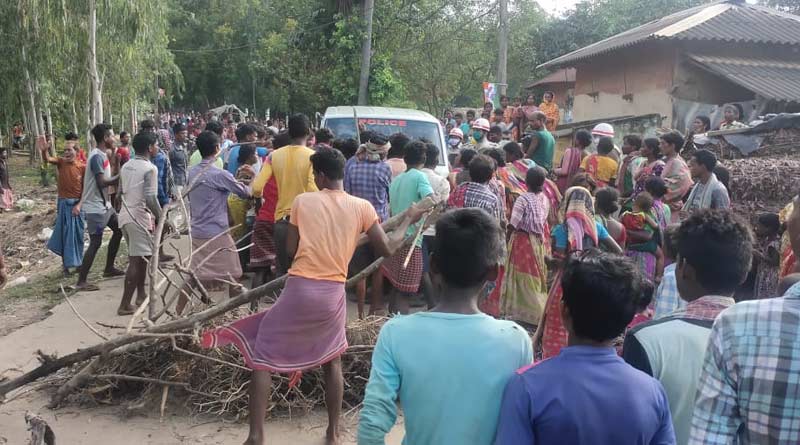 Agitation at a village at Aushgram on 'witch' rumour, police faces protest| Sangbad Pratidin