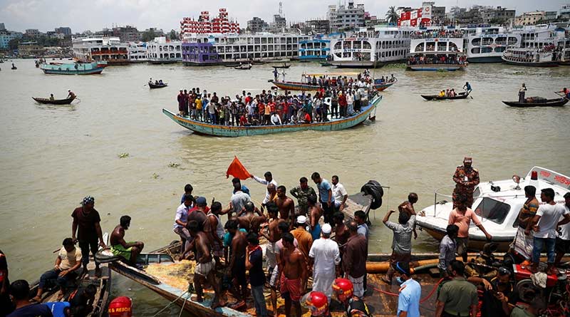 মাঝনদীতে দুই নৌকার মুখোমুখি সংঘর্ষ, বাংলাদেশে পাঁচ শিশু-সহ মৃত অন্তত ১১