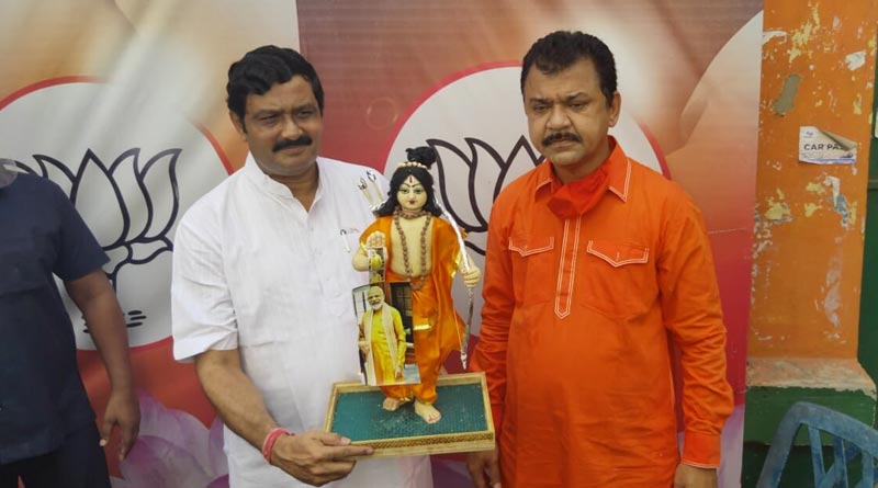 জন্মদিনে প্রায় তিন কেজির ক্ষীরের রামচন্দ্র বানিয়ে মোদিকে উপহার বঙ্গ বিজেপির
