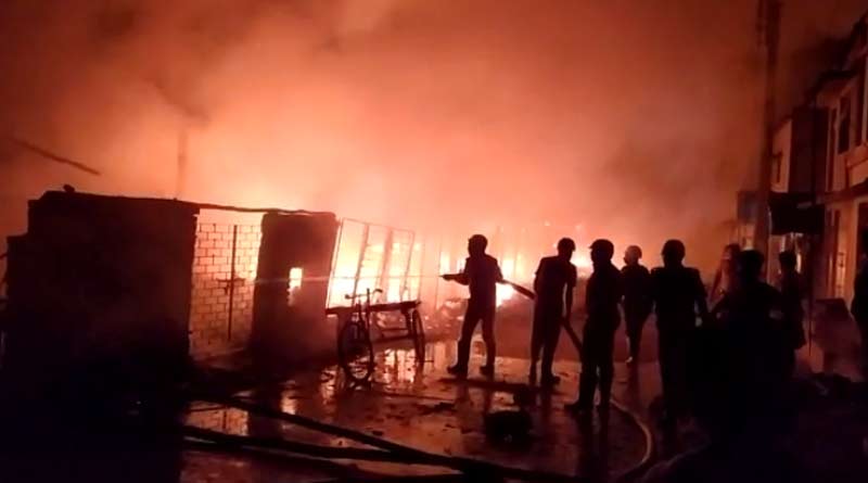 Massive fire broke out at digha market on saturday night | Sangbad Pratidin