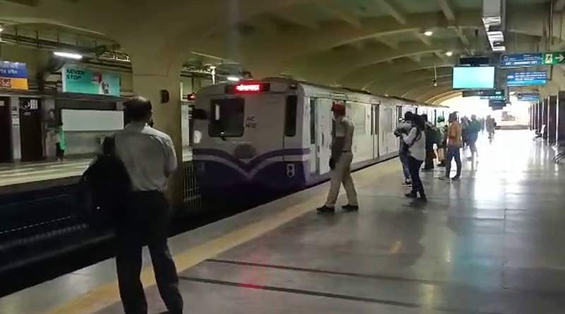 Kolkata Metro Rail in Bengali News: Authority relaxes rules for senior commuters| Sangbad Pratidin