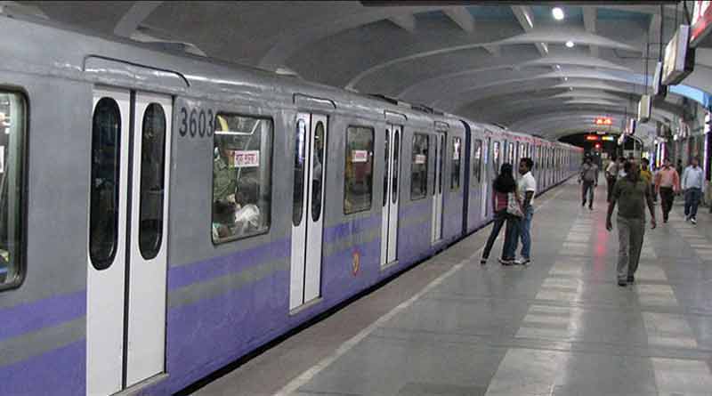 Glitch hits Calcutta Metro services | Sangbad Pratidin