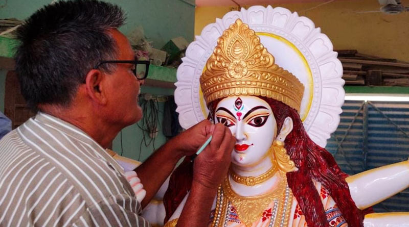 করোনা আবহে শুশুনিয়ার পাথরশিল্পীর ৬ মাসের অক্লান্ত পরিশ্রমে তৈরি হচ্ছে ‘ওজনদার দুর্গা’
