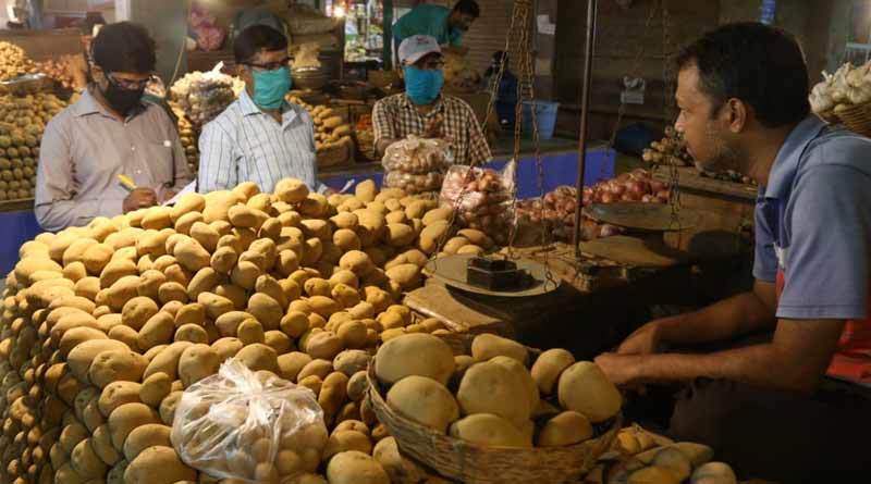 West Bengal govt tries to rein skyrocketing potato prices | Sangbad Pratidin