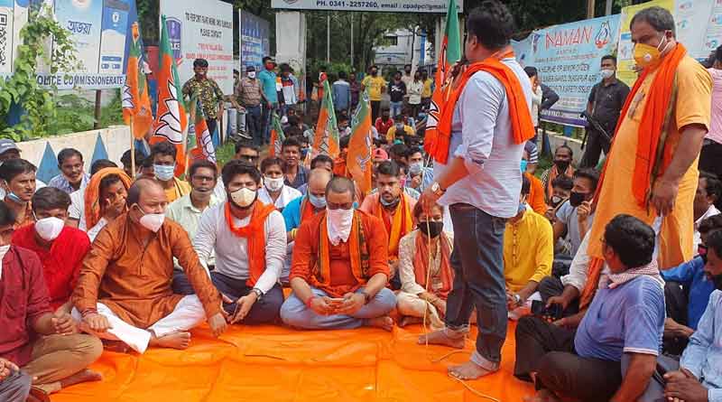 আসানসোল পুরনিগম নিয়ে ভুয়ো পোস্ট, ধৃত বিজেপি নেতা, প্রতিবাদ করে গ্রেপ্তার সাংসদ সৌমিত্র