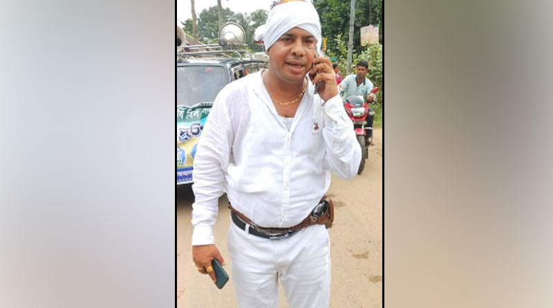 অস্ত্র নিয়ে দলীয় মিছিলে তৃণমূল নেতা, ছবি সোশ্যাল মিডিয়ায় ভাইরাল হতেই তুঙ্গে বিতর্ক