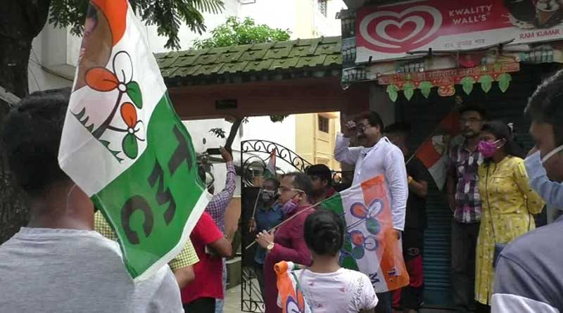 বিজেপির উসকানিতে দুর্গাপুজো নিয়ে ভুয়ো পোস্ট! ধৃত যুবকের বাড়িতে বিক্ষোভ তৃণমূলের