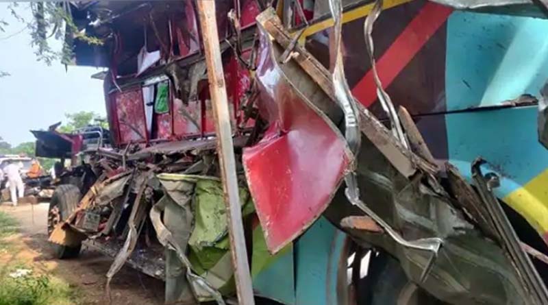 রায়পুরে মর্মান্তিক দুর্ঘটনা, বাস ও ট্রাকের মুখোমুখি সংঘর্ষে ৭ শ্রমিকের মৃত্যু