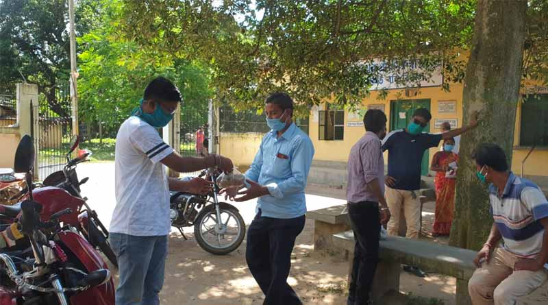 করোনা পরীক্ষা করালেই বিনামূল্যে মিলবে আলু, বর্ধমানে অভিনব উদ্যোগ