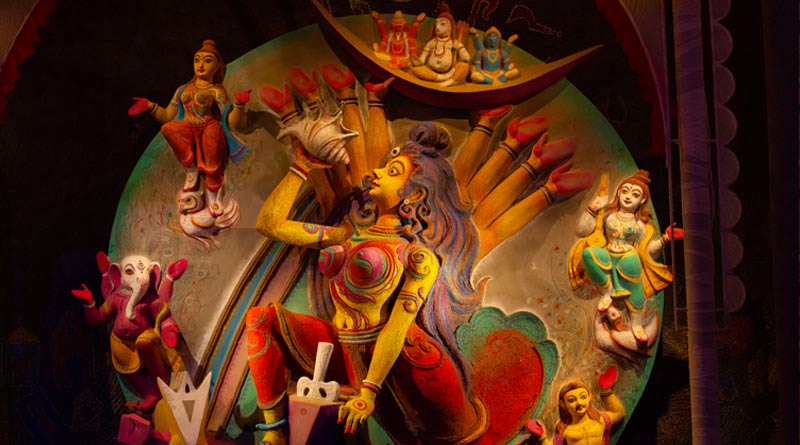 করোনা কালে বাড়িতেই থাকুন, দেখে নিন তিলোত্তমার সেরা পাঁচ জনপ্রিয় মণ্ডপের ছবি