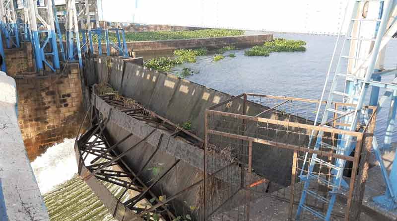 Repairing work still not started at cracked lockgate of Durgapur Barrage due to some technical problems | Sangbad Pratidin