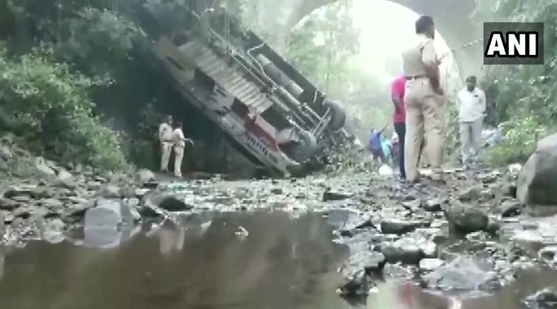 মহারাষ্ট্রে ভয়াবহ বাস দুর্ঘটনায় ৫ জনের মৃত্যু, আহত আরও অন্তত ৩৪