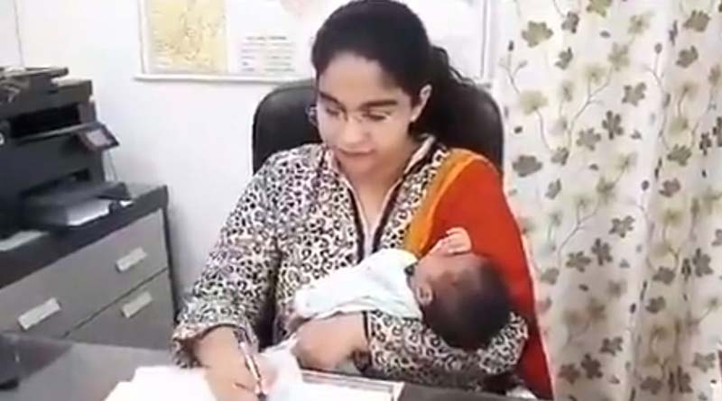 কর্তব্যে অবিচল! সদ্যোজাত সন্তানকে কোলে নিয়েই কাজে যোগ দিলেন উত্তরপ্রদেশের ম্যাজিস্ট্রেট